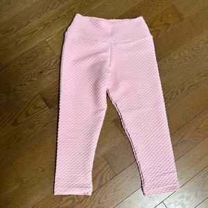 Booty by Brabants cropped capri leggings . One size. Light pink